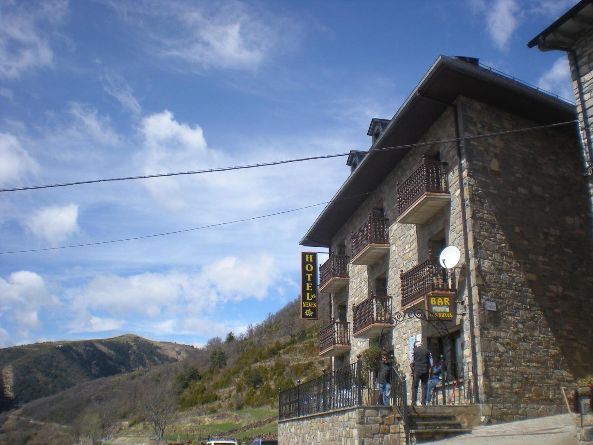 Hotel Las Nieves Linás de Broto エクステリア 写真