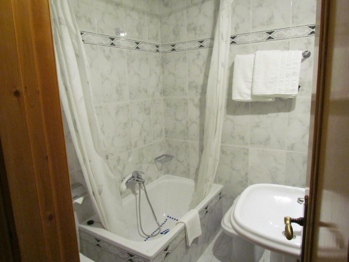Hotel Las Nieves Linás de Broto エクステリア 写真